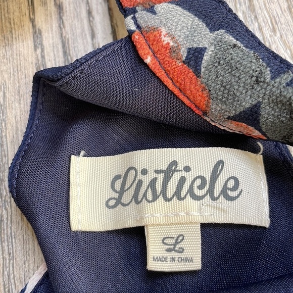 Listicle Women’s Navy Floral Shorts Jumpsuit Romper, Keyhole tie back, size LG - Picture 4 of 14